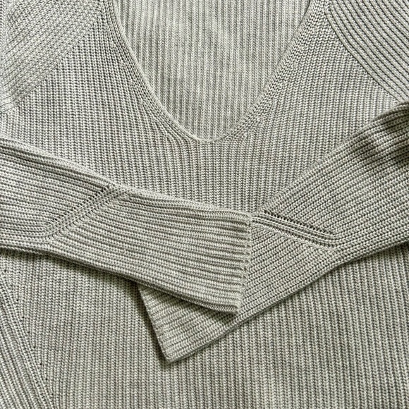 CABI DEEP V ZIP SIDE RIBBED SWEATER GRAY CLOUD XS - Picture 5 of 16